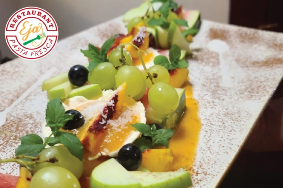 EJA Restaurant, Karamele me ricota stika pishe, Salmon salcë roze fistik, Grogonxola shegë lajthi, Pulë spinaq rozmarinë, fine dining Tirana center Albania, prenota ristorante elegante Tirana cucina italiana, reserve gourmet dinner Tirana